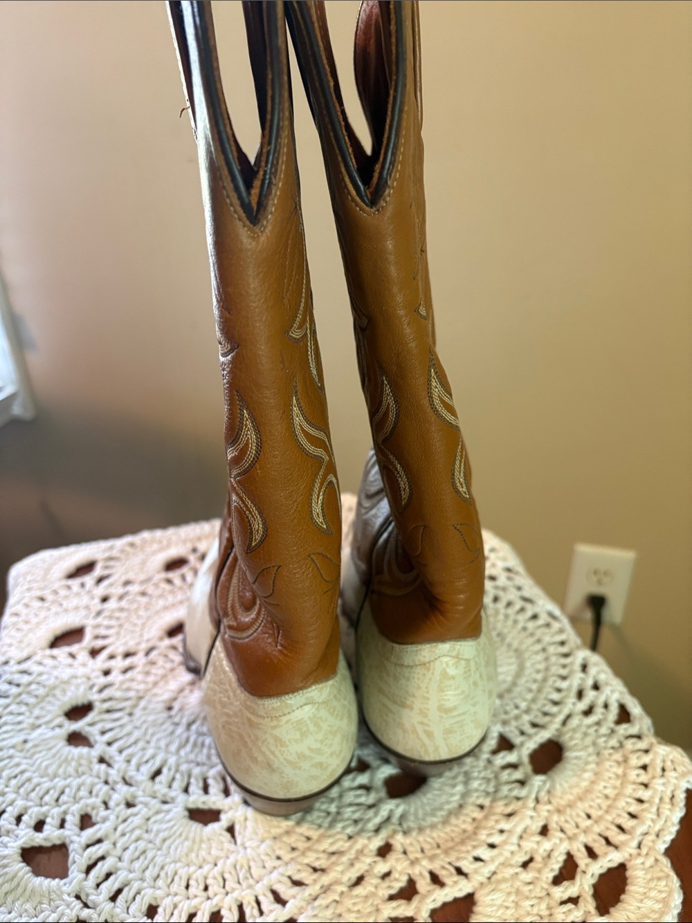 Vintage J. Chisholm Western Cowboy Boots Women's Two-Tone Brown & Cream Size 7.5 - Picture 3 of 5